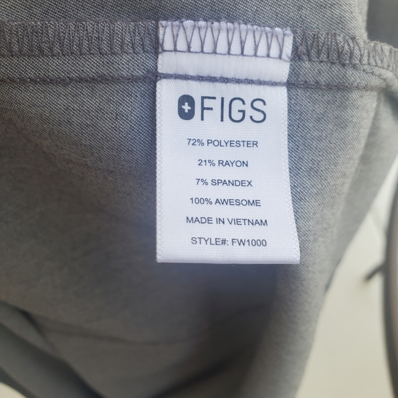 Figs Catarina™ One-Pocket Short Sleeve Classic Fit Scrub Top in Graphite S - Picture 9 of 15